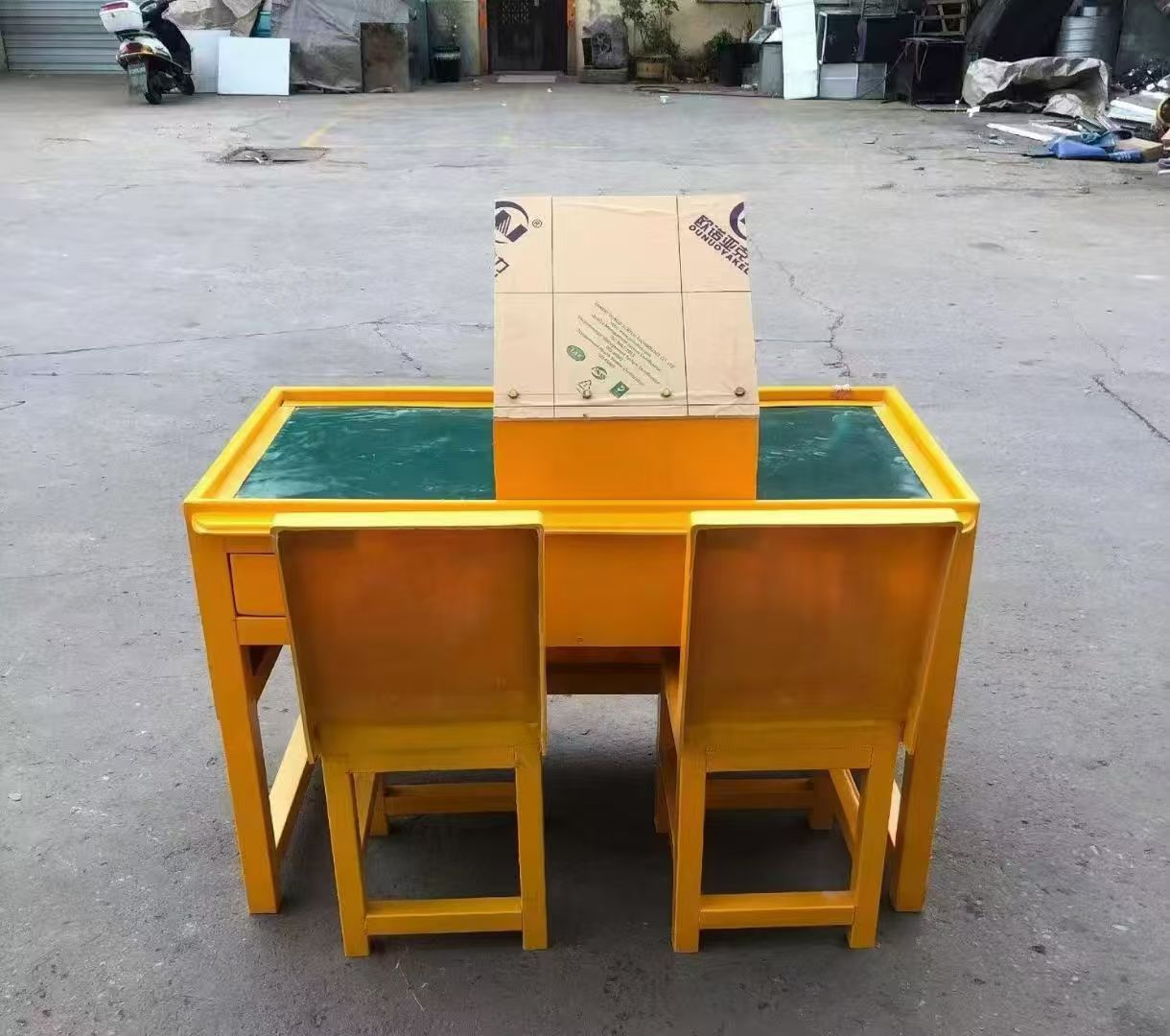 甘南防静电导通桌井下煤矿火工品发放桌：危险品流转的安全守护者